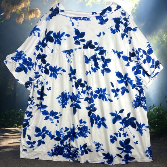 Isaac Mizrah Live! Super Soft Floral Blue and White Women’s Plus 3X Button Up - Picture 2 of 7